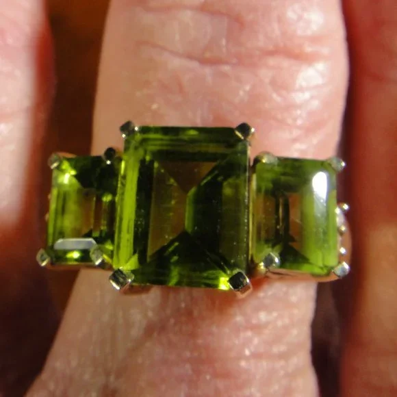 Peridot Ring - Picture 9 of 10